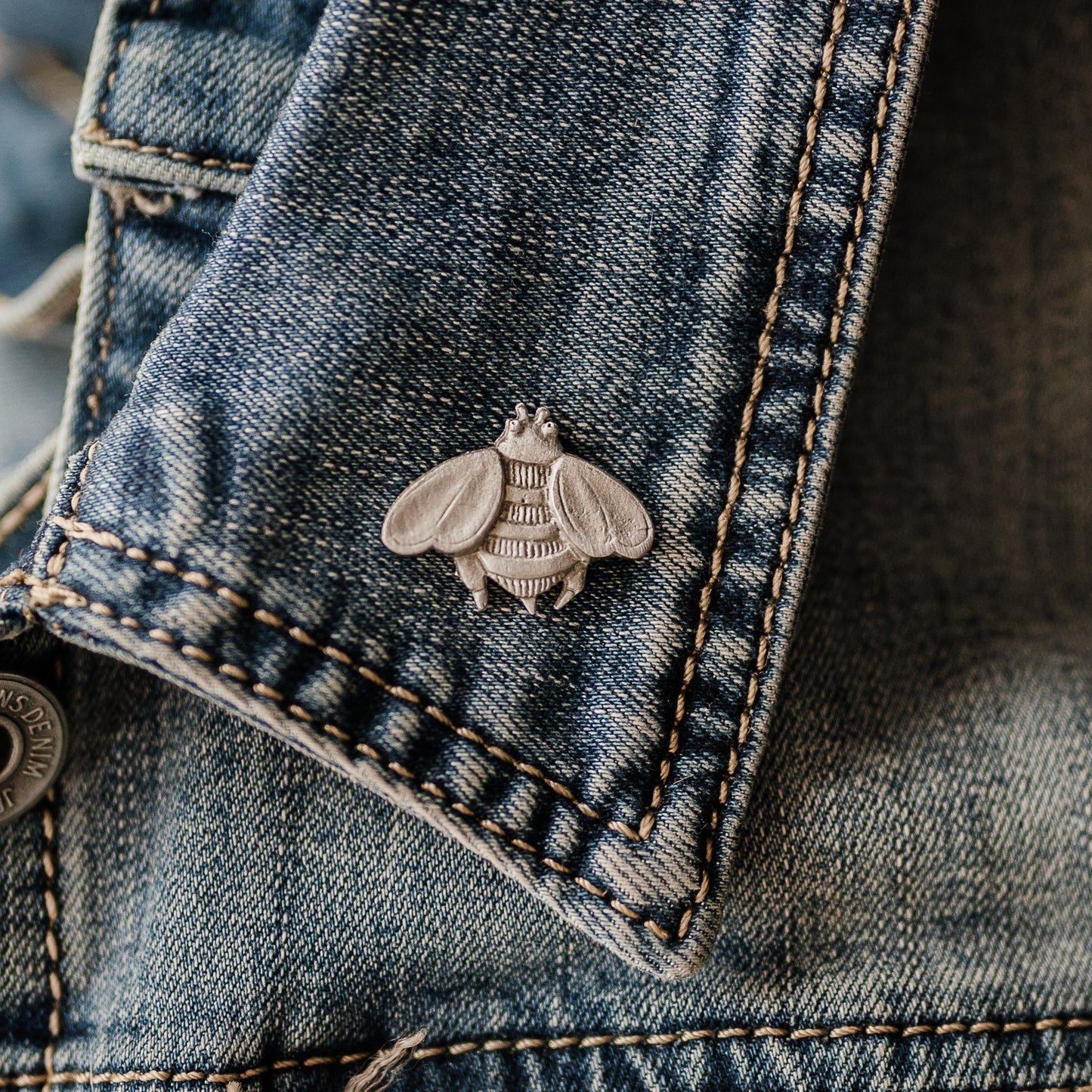 Bee pewter jacket pin